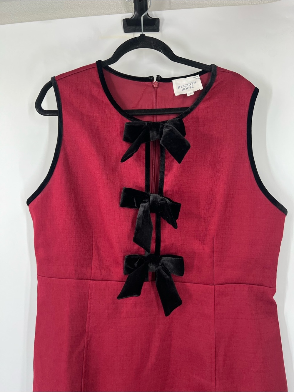 Hyacinth House Tuckernuck Sleeveless Bow-Front Sheath Dress - Picture 3 of 10